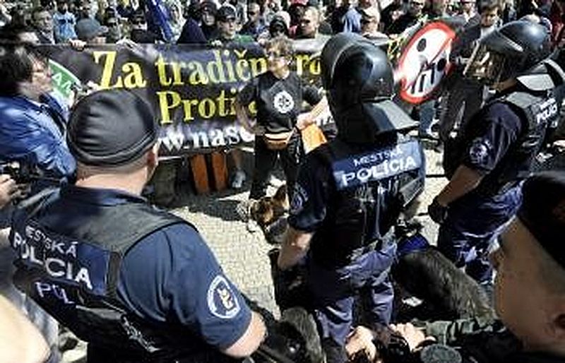 Prvu Povorku ponosa u Slovačkoj 2010. obilježili su neredi (Foto: Examiner)